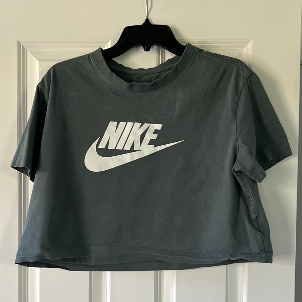 Nike Green Cropped T-Shirt